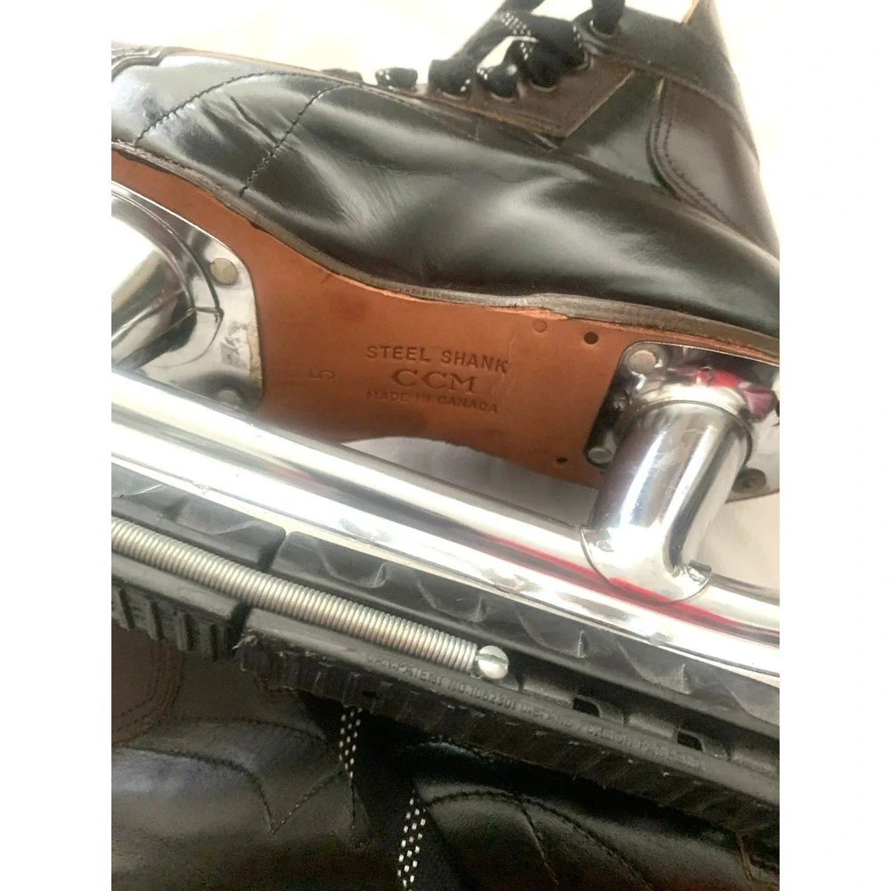 CCM Senior A Hockey Skates Size 10 ( Excellent Condition)